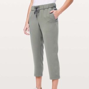 on the fly crop *woven 23"